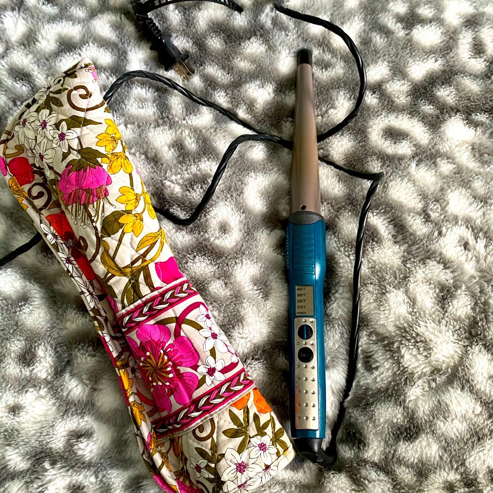 Curling wand with Vera case